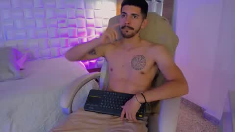 Snapshot of alejandrostorm chatting on 10/09/25, 08:40 Alejo online show from 10/09/25, 08:40