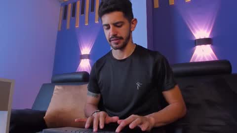 Snapshot of alejandrostorm chatting on 10/14/25, 08:53 Alejo online show from 10/14/25, 08:53