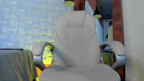 Snapshot of alejandrostorm chatting on 10/22/25, 09:47 Alejo online show from 10/22/25, 09:47