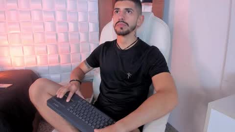 Snapshot of alejandrostorm chatting on 10/26/25, 02:50 Alejo online show from 10/26/25, 02:50