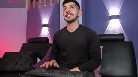 Snapshot of alejandrostorm chatting on 06/21/26, 07:00 Alejo online show from 06/21/26, 07:00