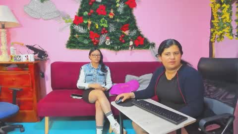 zoe and Kataleya online show from 12/22/25, 12:24