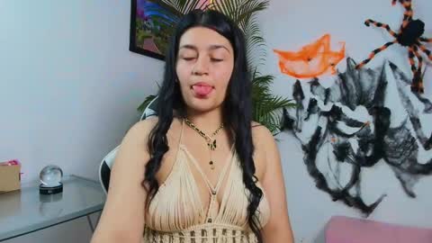 aleja online show from 10/23/25, 04:34