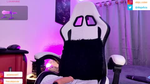 Snapshot of alejo_cute chatting on 09/23/25, 05:43 alejo_cute online show from 09/23/25, 05:43