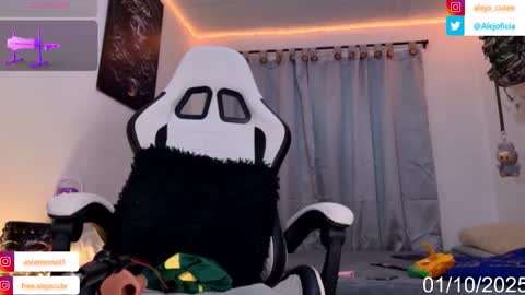 Snapshot of alejo_cute chatting on 10/01/25, 11:44 alejo_cute online show from 10/01/25, 11:44