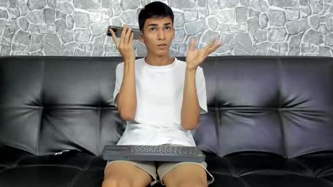 Snapshot of alejo_peverell chatting on 11/17/25, 07:52 alejo peverell online show from 11/17/25, 07:52