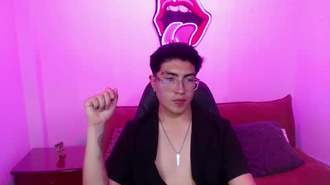 Snapshot of alejo_ross chatting on 10/01/25, 02:39 Alejo -w- online show from 10/01/25, 02:39