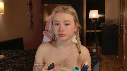 Snapshot of aleksalore chatting on 03/01/25, 04:04 Lexi online show from 03/01/25, 04:04