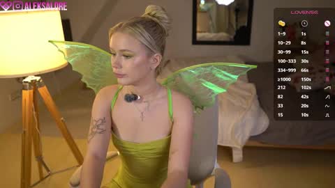 Snapshot of aleksalore chatting on 10/31/25, 04:13 Lexi online show from 10/31/25, 04:13