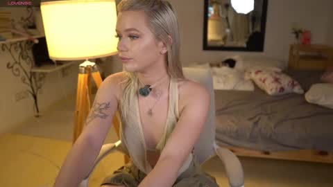 Snapshot of aleksalore chatting on 11/04/25, 04:00 Lexi online show from 11/04/25, 04:00