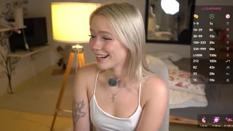 Snapshot of aleksalore chatting on 11/08/25, 04:12 Lexi online show from 11/08/25, 04:12