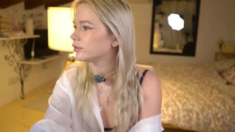 Snapshot of aleksalore chatting on 11/20/25, 04:23 Lexi online show from 11/20/25, 04:23