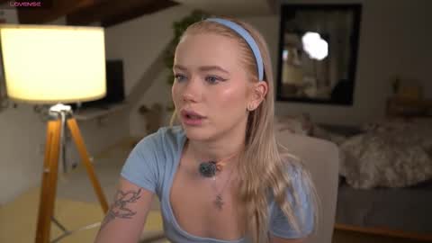 Snapshot of aleksalore chatting on 11/30/25, 04:05 Lexi online show from 11/30/25, 04:05