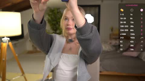 Snapshot of aleksalore chatting on 12/01/25, 04:06 Lexi online show from 12/01/25, 04:06