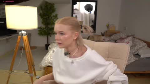 Snapshot of aleksalore chatting on 12/05/25, 04:10 Lexi online show from 12/05/25, 04:10