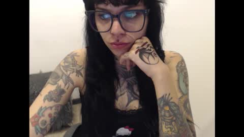 Snapshot of aleksanoir chatting on 03/17/26, 01:03 AleksaNoir online show from 03/17/26, 01:03