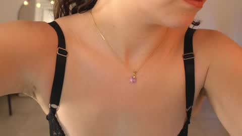Snapshot of alemaniababe chatting on 12/03/24, 11:24 Ale online show from 12/03/24, 11:24