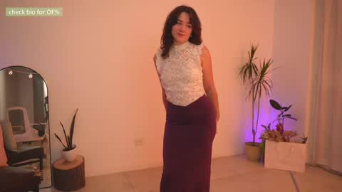 Snapshot of alemaniababe chatting on 02/12/25, 11:30 Ale online show from 02/12/25, 11:30
