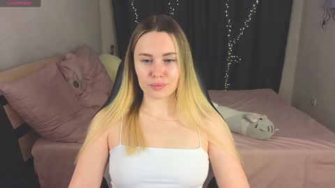 Snapshot of alena_hot_sex chatting on 01/15/25, 02:24 Alena online show from 01/15/25, 02:24