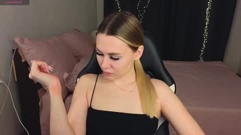 Snapshot of alena_hot_sex chatting on 01/18/25, 04:42 Alena online show from 01/18/25, 04:42