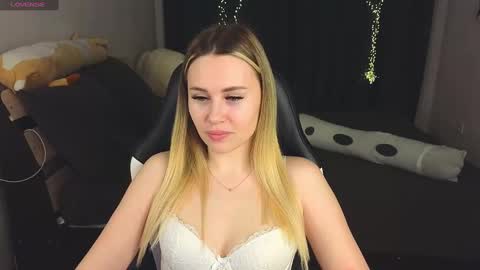 Snapshot of alena_hot_sex chatting on 01/22/25, 05:38 Alena online show from 01/22/25, 05:38