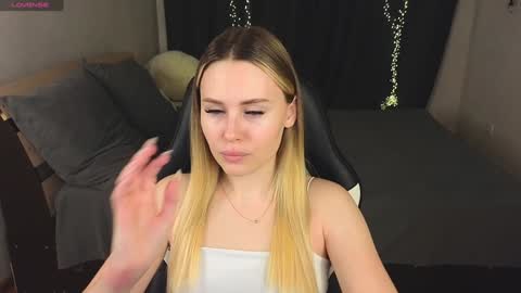 Snapshot of alena_hot_sex chatting on 01/31/25, 04:27 Alena online show from 01/31/25, 04:27