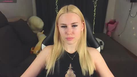 Snapshot of alena_hot_sex chatting on 02/20/25, 01:51 Alena online show from 02/20/25, 01:51