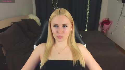 Snapshot of alena_hot_sex chatting on 02/21/25, 02:16 Alena online show from 02/21/25, 02:16