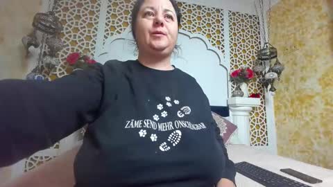 Snapshot of alesha_arabian_ chatting on 12/15/25, 05:12 alesha_arabian_ online show from 12/15/25, 05:12