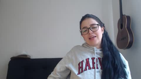 Snapshot of aleska__bell chatting on 10/02/25, 03:30 Aleska online show from 10/02/25, 03:30