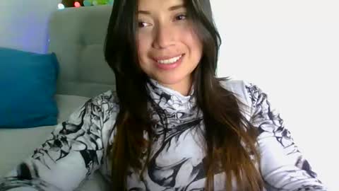QUEEN OFF MILk  IM BACK  15 NOV online show from 02/05/26, 10:47