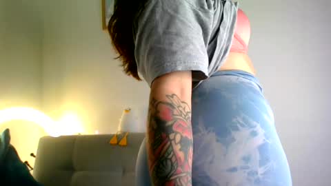 QUEEN OFF MILk  IM BACK  15 NOV online show from 05/29/26, 10:08