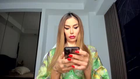 Snapshot of alessa_burns chatting on 02/02/25, 02:27 Alessa online show from 02/02/25, 02:27