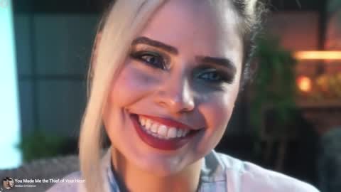 Alessa Goreng online show from 10/19/25, 08:26