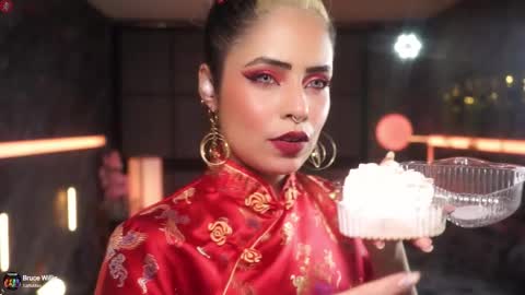 Alessa Goreng online show from 11/30/25, 07:56