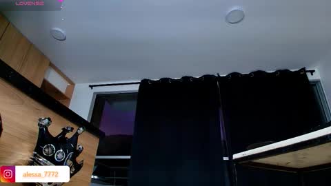 Snapshot of alessandra_222 chatting on 11/21/25, 10:36 Alessandra online show from 11/21/25, 10:36