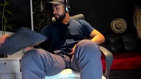 Snapshot of alessandro__wye chatting on 09/30/25, 09:58 ALESSANDRO  WYE online show from 09/30/25, 09:58