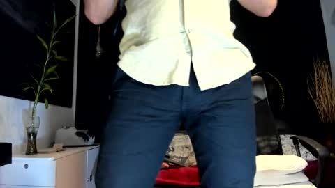 Snapshot of alessandro__wye chatting on 10/29/25, 05:10 ALESSANDRO  WYE online show from 10/29/25, 05:10