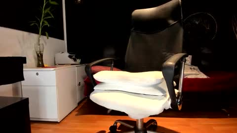 ALESSANDRO  WYE online show from 11/04/25, 06:34