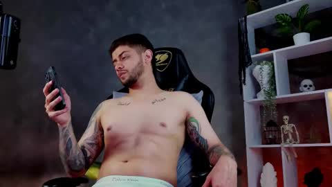 Snapshot of alessandro_duty chatting on 10/29/25, 01:19 Alessandro INDEPENDENT MODEL online show from 10/29/25, 01:19