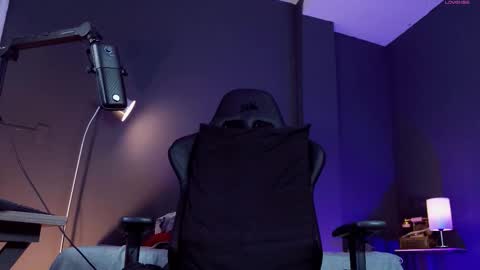 Snapshot of alessandro_duty chatting on 10/30/25, 01:18 Alessandro INDEPENDENT MODEL online show from 10/30/25, 01:18