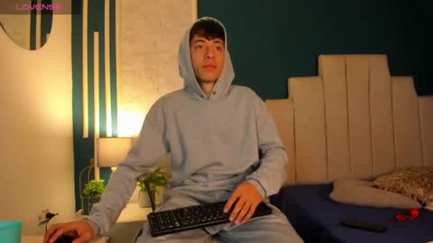 Alessandro Dybala online show from 12/18/24, 12:07