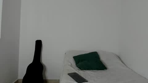 Snapshot of alessandro_wolf chatting on 04/06/26, 11:49 Alessandro online show from 04/06/26, 11:49
