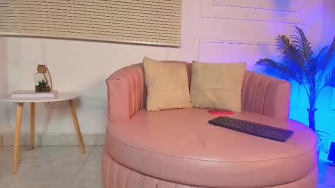 Alejandra  online show from 10/18/25, 04:30