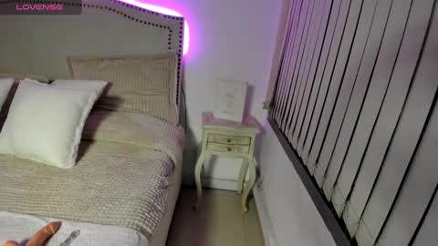 Alessia cruz online show from 02/05/25, 10:30