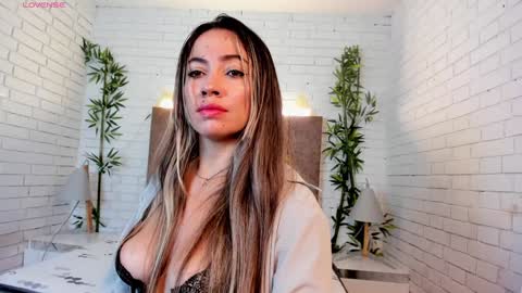 Snapshot of alessia_taylorr chatting on 01/16/25, 11:37 Alessia Everyday From 0530 to 1430 Col Time online show from 01/16/25, 11:37