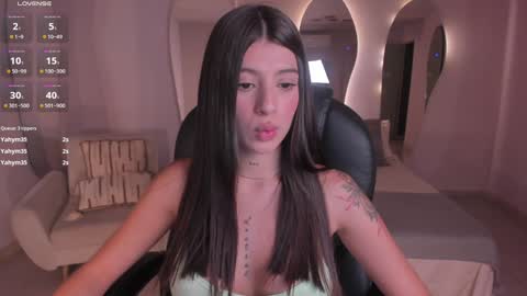 Snapshot of alessiacorleone_ chatting on 12/20/24, 11:26 Alessia online show from 12/20/24, 11:26