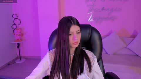 Snapshot of alessiacorleone_ chatting on 12/27/24, 10:05 Alessia online show from 12/27/24, 10:05