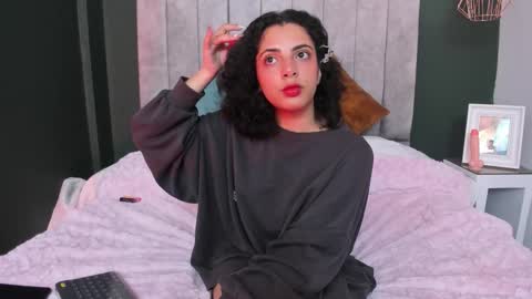 alessiia__ online show from 10/28/25, 03:43