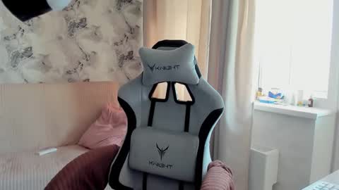 Snapshot of aletta_oushen chatting on 09/19/25, 11:00 Aletta Oushen online show from 09/19/25, 11:00